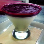 Panna cotta et son coulis de framboise